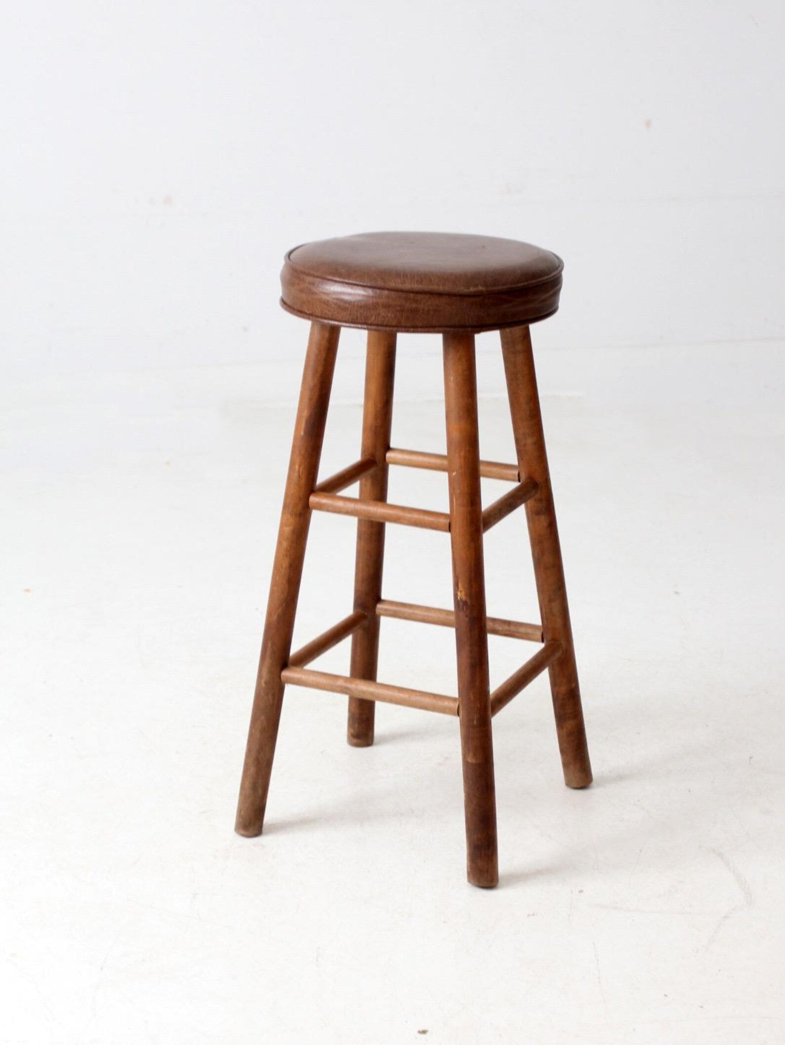 Classic Vintage Bar Stool – The Stand Studio